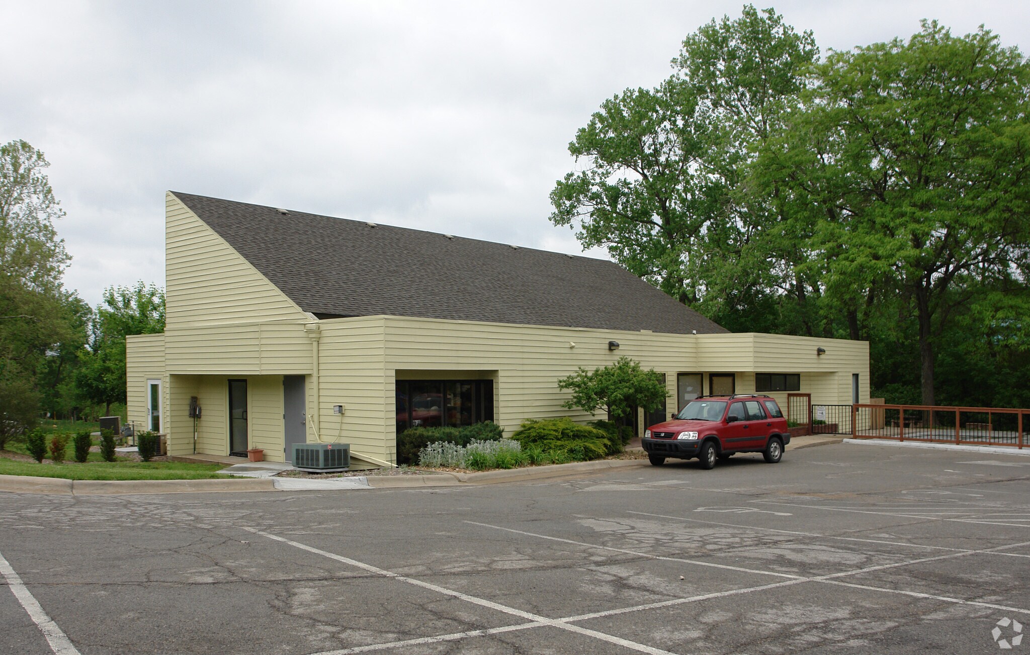 500 Rockledge Rd, Lawrence, KS for sale Primary Photo- Image 1 of 1