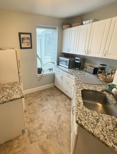 890-892 County Line Rd, Bryn Mawr, PA for sale - Building Photo - Image 3 of 8