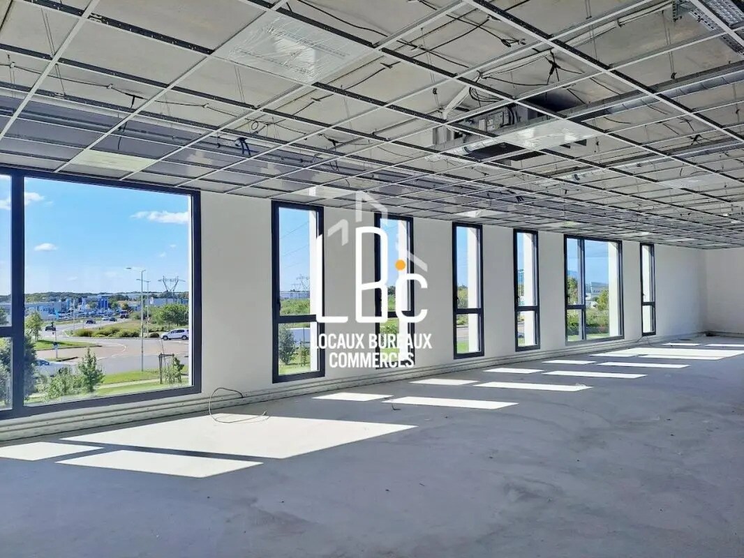 Office in Rezé for lease Interior Photo- Image 1 of 11