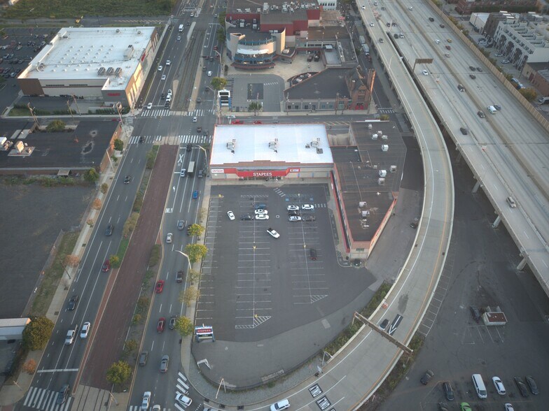 1100 S Christopher Columbus Blvd, Philadelphia, PA for sale - Aerial - Image 3 of 7
