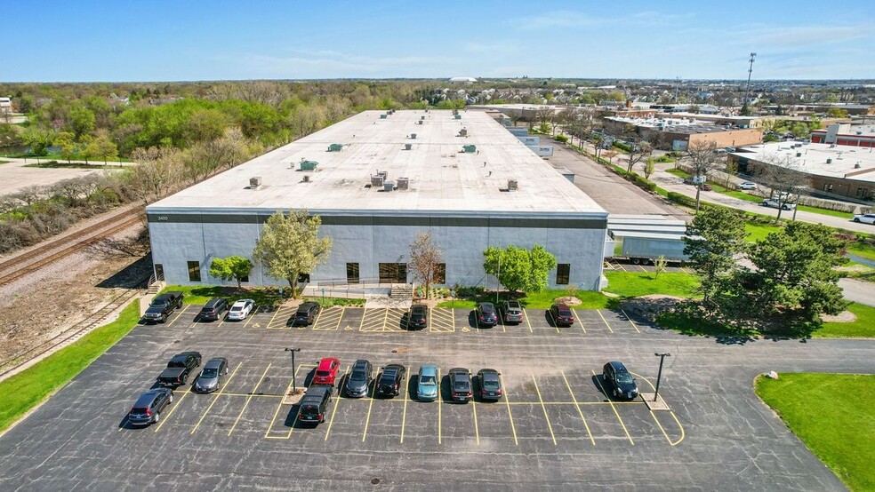 3400 W Lake Ave, Glenview, IL for lease - Building Photo - Image 2 of 3