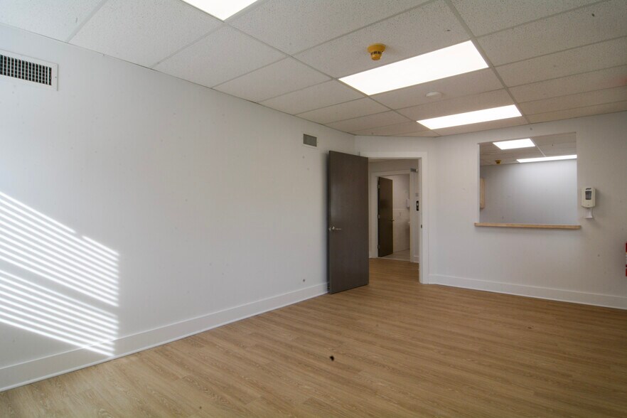 6144 Route 25A, Wading River, NY for lease - Interior Photo - Image 3 of 32