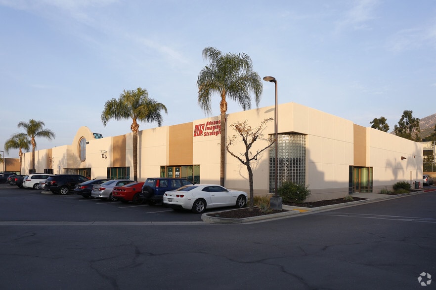 2010 Iowa Ave, Riverside, CA for lease - Building Photo - Image 3 of 14