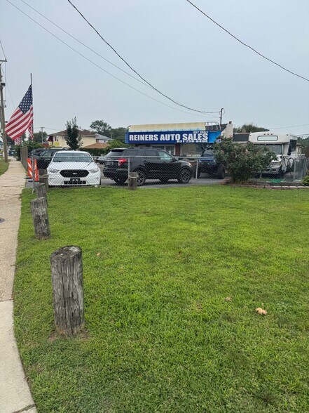 630 3rd St, West Babylon, NY for sale - Building Photo - Image 3 of 4