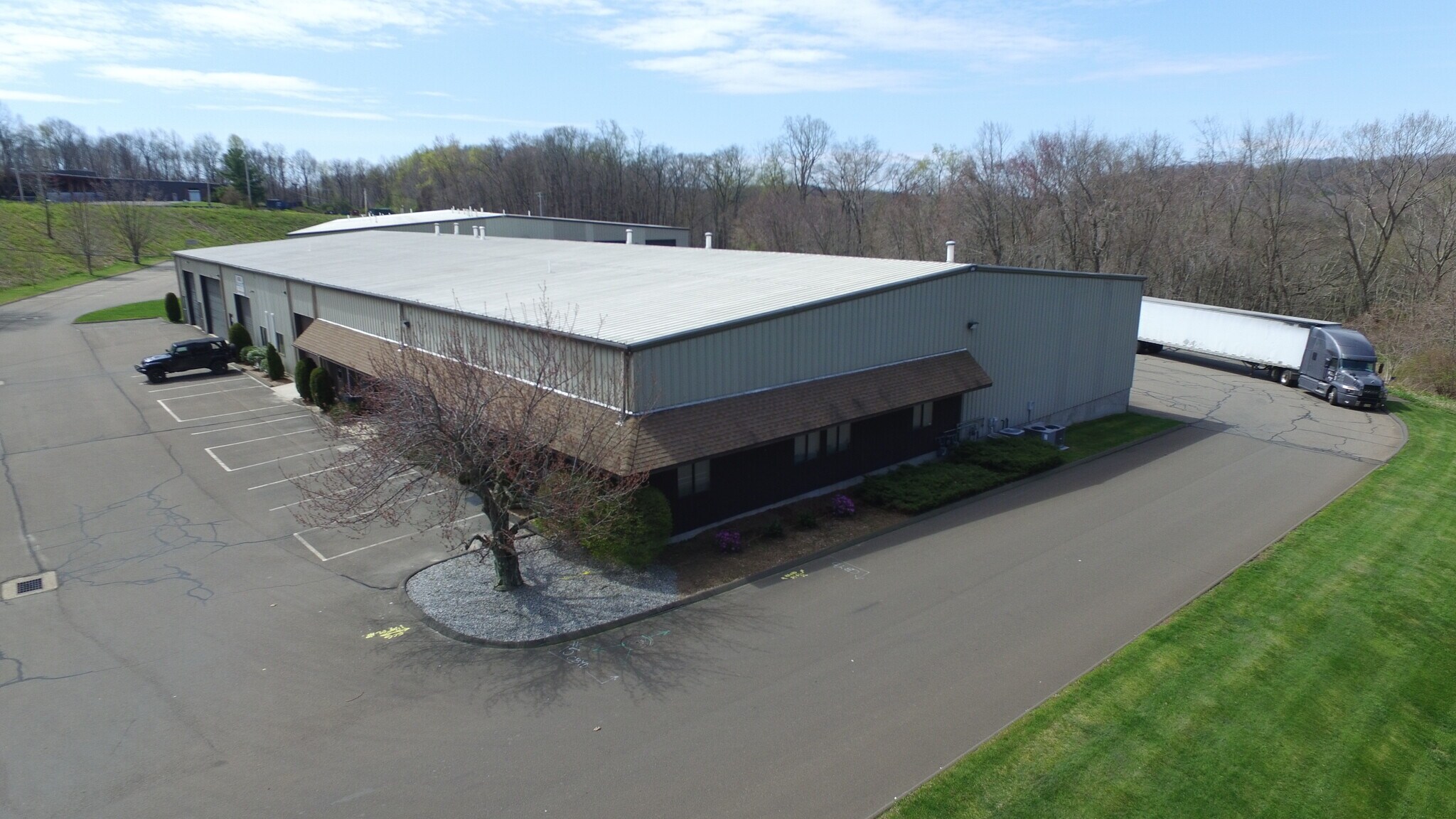 15 Commerce Dr, North Branford, CT 06471