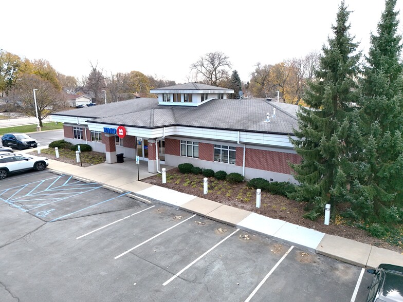 170 N Mclean Blvd, Elgin, IL for sale - Building Photo - Image 3 of 10