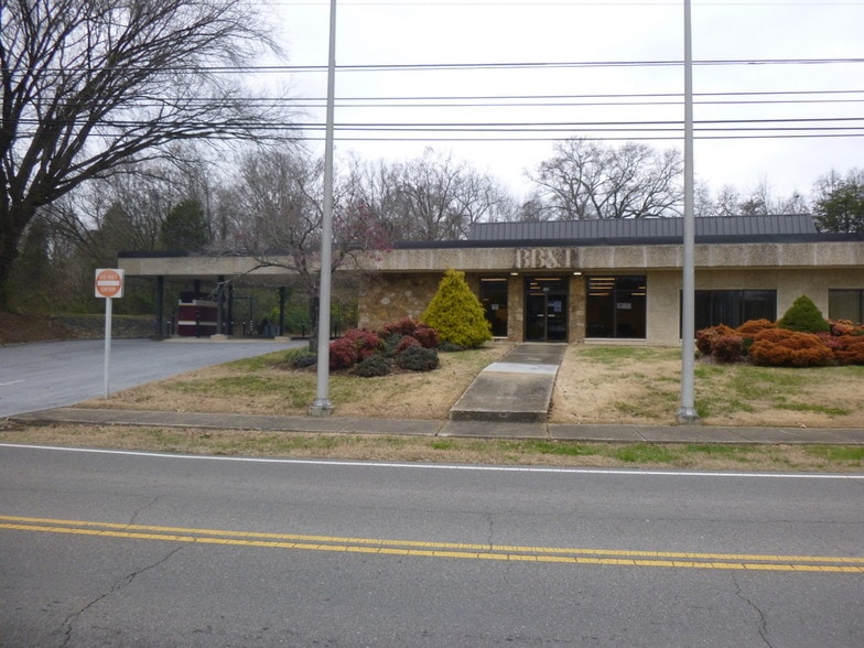138 W Main St, Mount Carmel, TN 37645 Retail for Sale