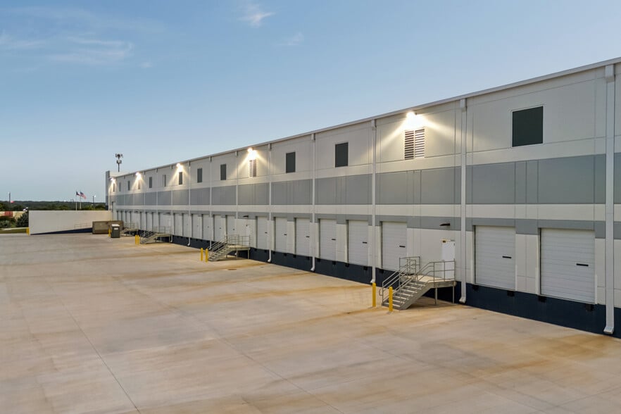 701 North Red Bud Lane, Round Rock, TX for lease - Building Photo - Image 3 of 9