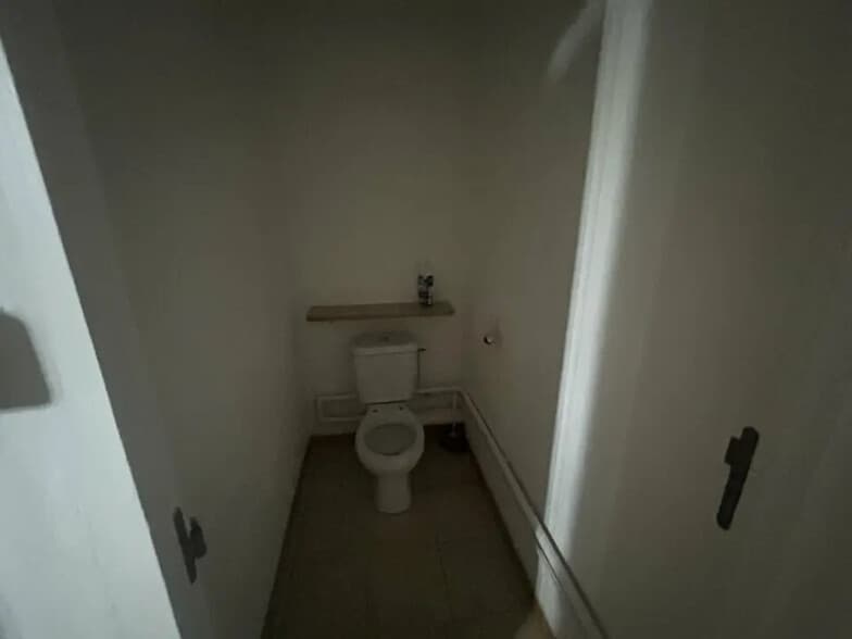 Office in Cavaillon for lease - Building Photo - Image 3 of 5