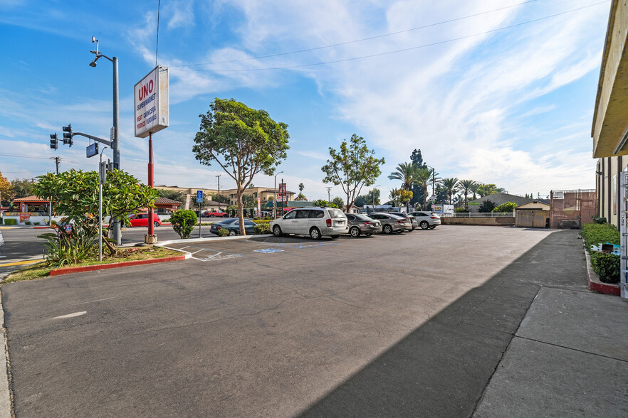 5658 Clara St, Bell Gardens, CA for lease - Building Photo - Image 2 of 14