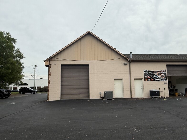 8635-8649 Phoenix Dr, Manassas, VA for lease - Building Photo - Image 3 of 6