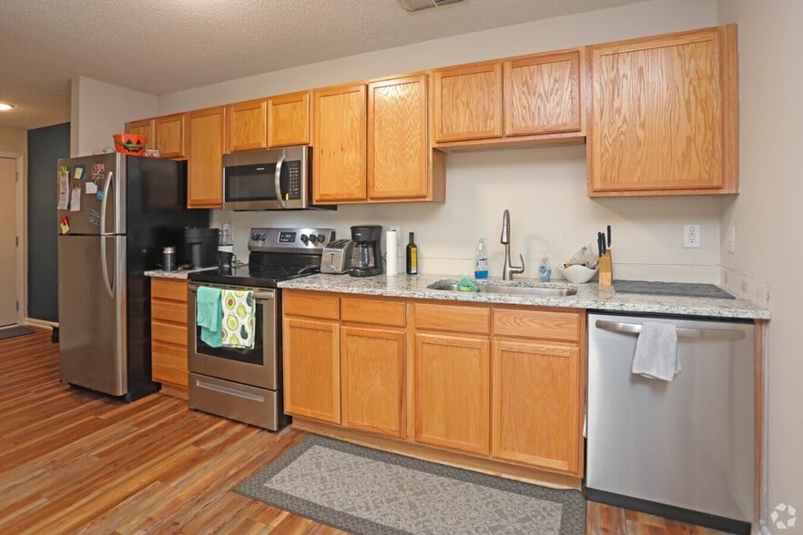 1000 Campus Trace Drive, Elon, NC 27244 The Phoenix Apts