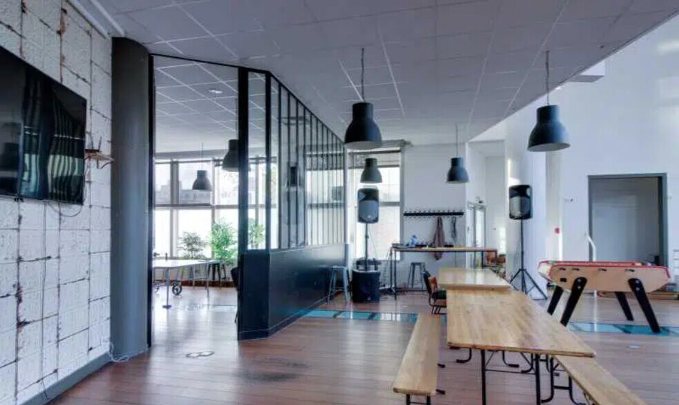 Retail in Paris for lease - Interior Photo - Image 3 of 4