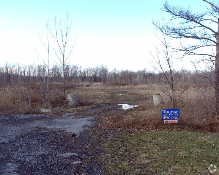 6303 Fremont Rd, East Syracuse, NY 13057