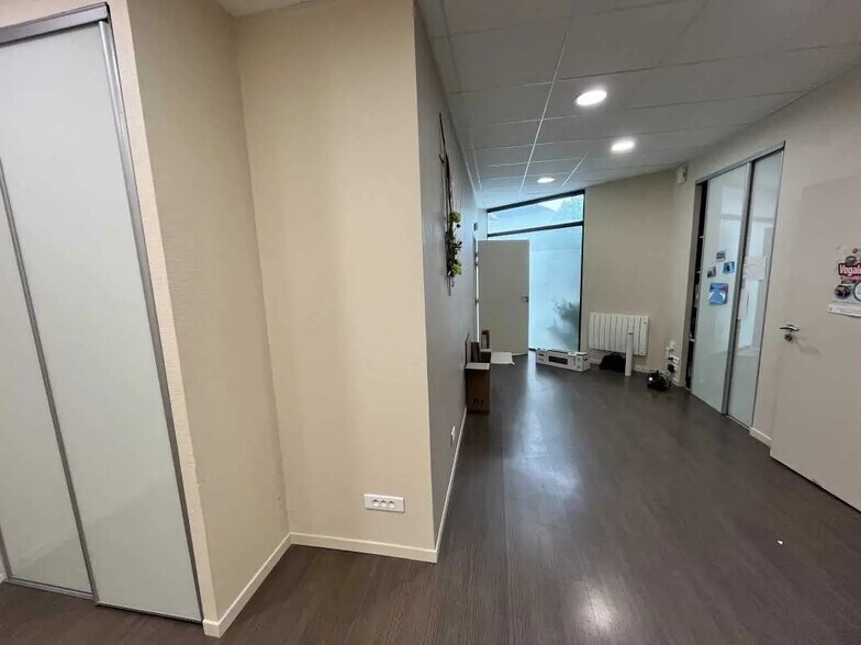 Office in La Chapelle-des-Fougeretz for lease - Building Photo - Image 3 of 5