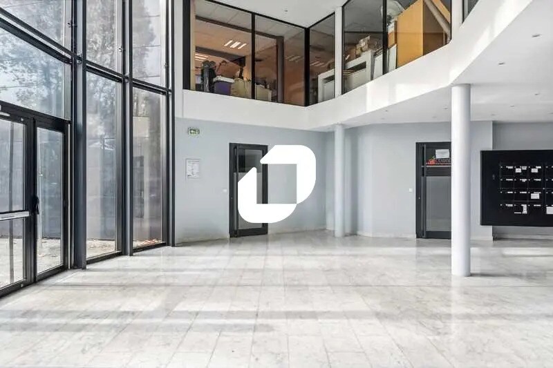 Office in Grigny for sale - Lobby - Image 2 of 10