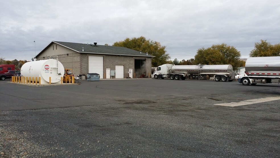 1203 University Pky Yakima Wa 98901 Truck Terminal Property
