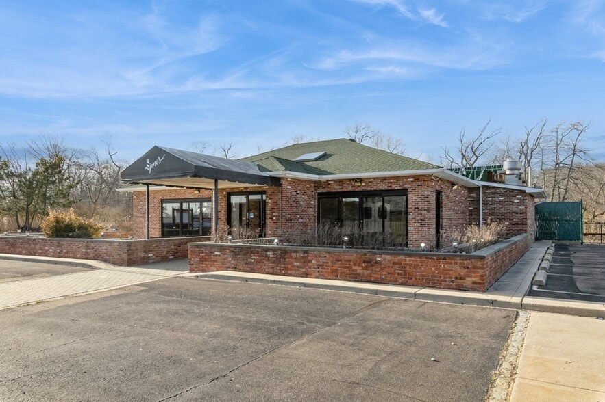 62375 Rt-25, Southold, NY for sale - Building Photo - Image 3 of 31