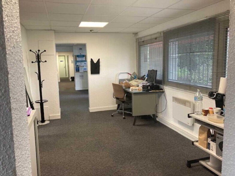 Office in Eysines for lease - Interior Photo - Image 3 of 11