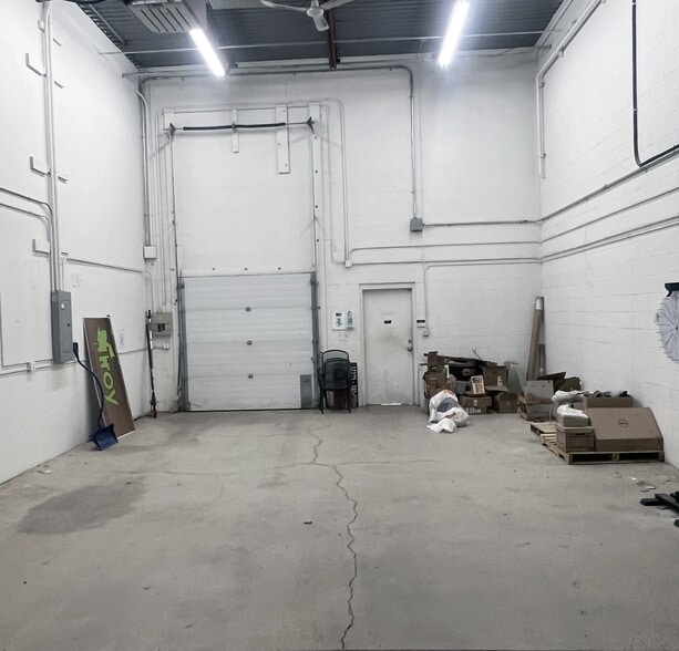 10472-17203 105 Av NW, Edmonton, AB for lease - Building Photo - Image 2 of 3