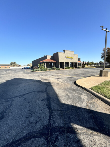 3710 W Owen K Garriott Rd, Enid, OK for lease - Building Photo - Image 1 of 41