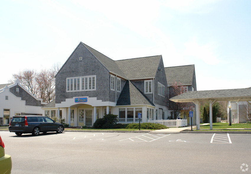 391 Norwich Westerly Rd, North Stonington, CT for lease - Building Photo - Image 2 of 28