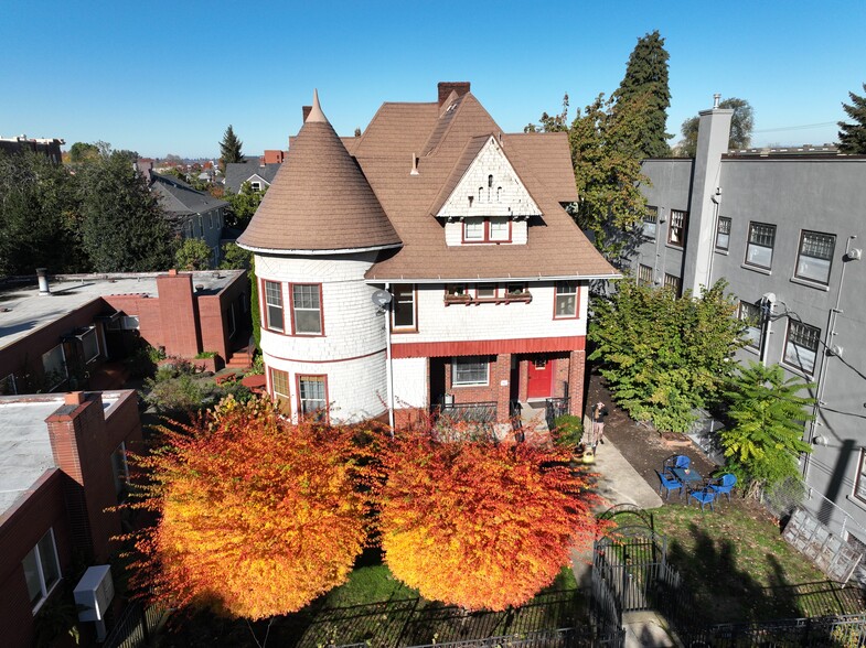 2233-2243 NW Flanders St, Portland, OR for sale - Building Photo - Image 1 of 9