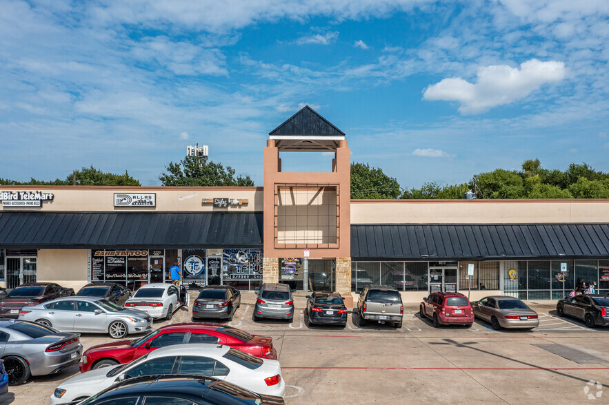 3201-3265 W Camp Wisdom Rd, Dallas, TX for lease - Building Photo - Image 3 of 6