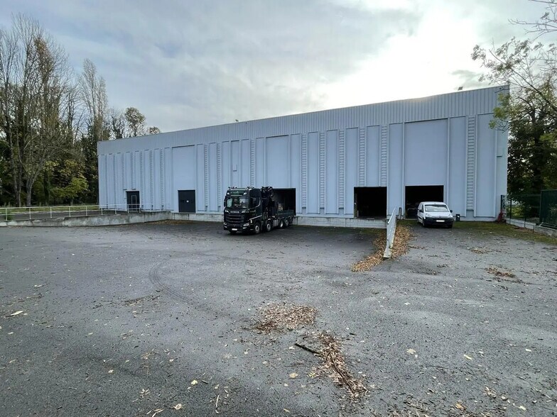 Flex in SAINT-OUEN-L'AUMONE for lease - Building Photo - Image 1 of 7