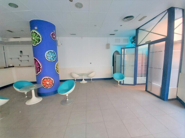 Retail in El Ejido for lease - Building Photo - Image 2 of 11