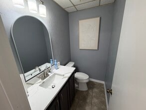 11902 N Pennsylvania Ave, Oklahoma City, OK for lease Interior Photo- Image 2 of 8