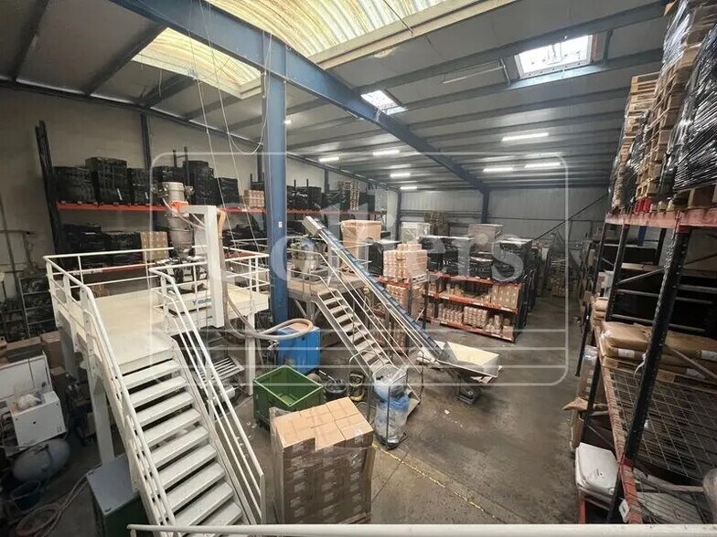 Office in Peynier for lease - Interior Photo - Image 3 of 13