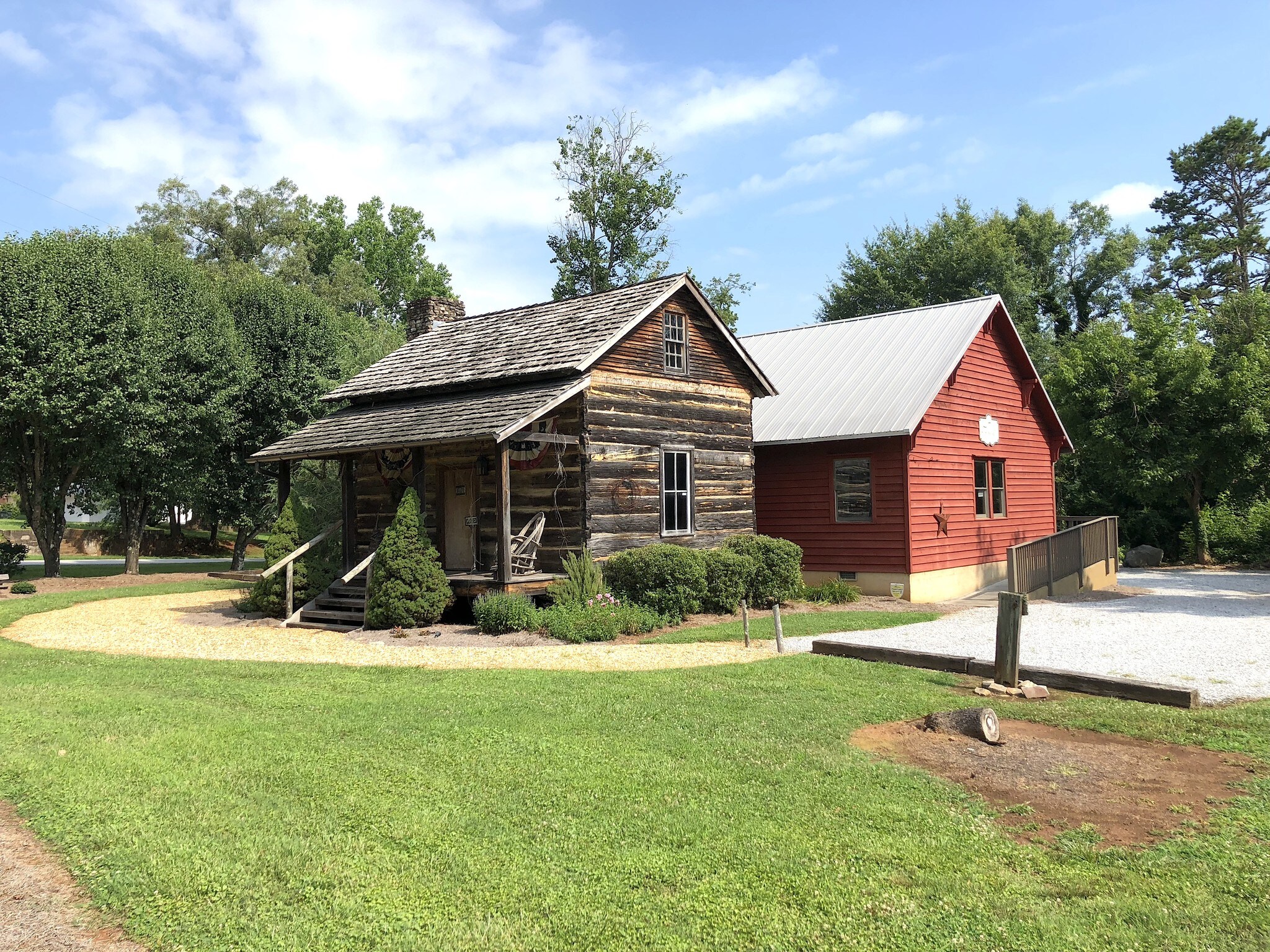 511 Grant St, Clarkesville, GA for sale Primary Photo- Image 1 of 1