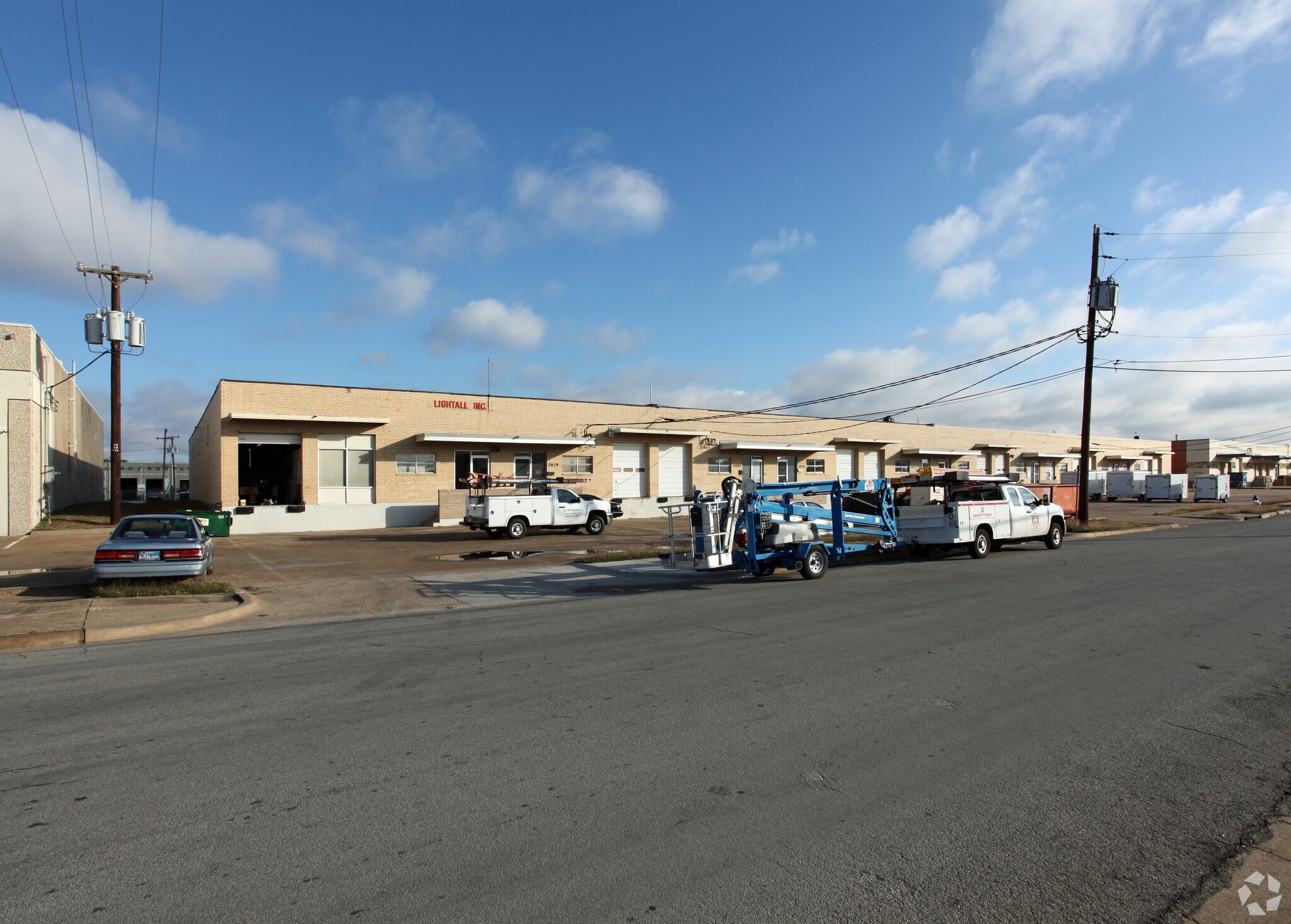 2837-2857 Anode Ln, Dallas, TX for lease Building Photo- Image 1 of 3