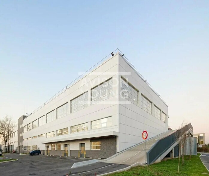 Flex in Gennevilliers for lease - Building Photo - Image 2 of 5