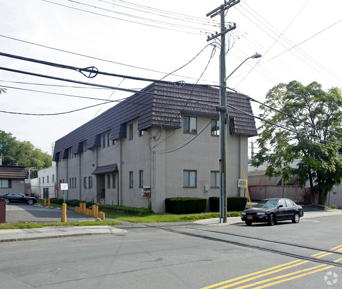 525 Fenimore Rd, Mamaroneck, NY for lease - Building Photo - Image 3 of 9