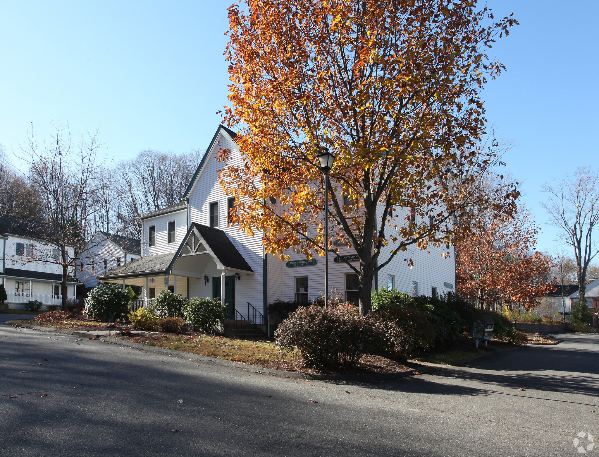 29 W Main St, Avon, CT for sale Primary Photo- Image 1 of 1