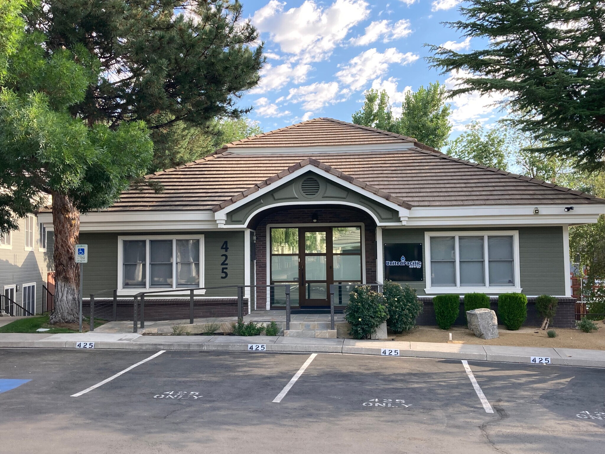 425 W Plumb Ln, Reno, NV 89509