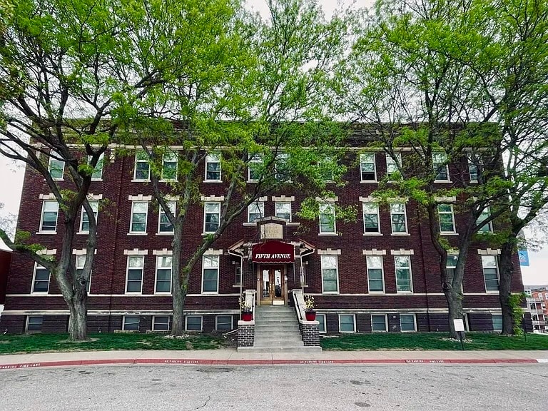 121 S 25th St, Omaha, NE for sale - Building Photo - Image 2 of 14