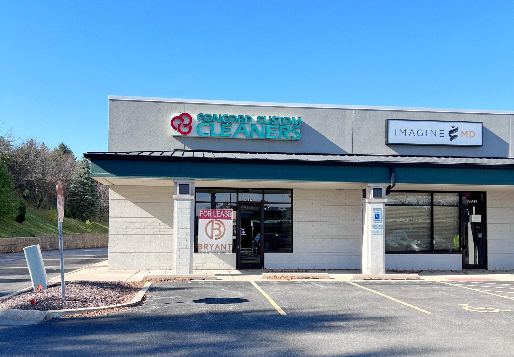 5875 E Riverside Blvd, Rockford, IL for lease Building Photo- Image 1 of 7