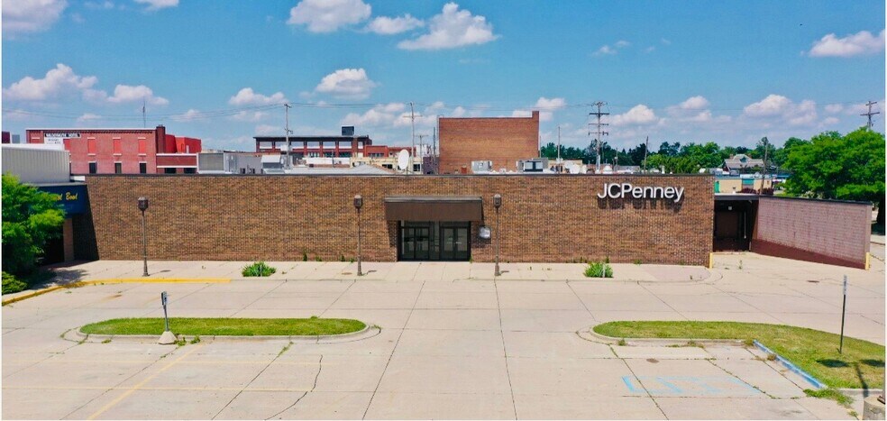 201 S Washington St, Owosso, MI for sale - Building Photo - Image 1 of 1