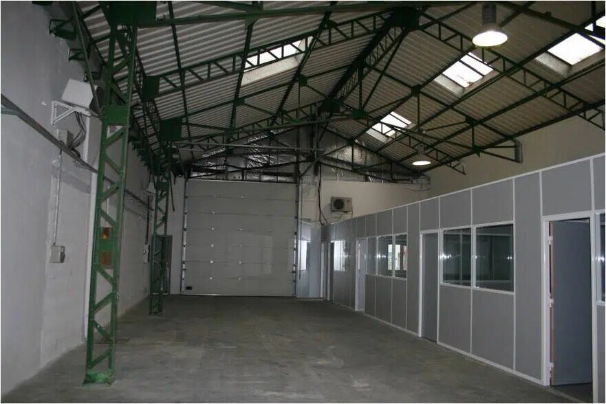 Industrial in Vénissieux for lease - Interior Photo - Image 1 of 4