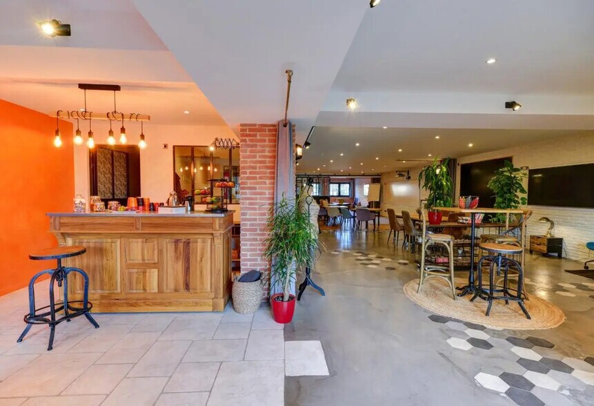 Office in Clamart for sale - Building Photo - Image 1 of 9