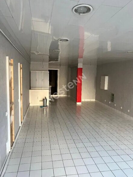 Retail in Verdun for sale - Interior Photo - Image 2 of 2