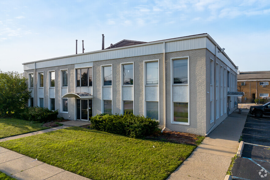 28000 Van Dyke Ave, Warren, MI for sale - Building Photo - Image 2 of 10