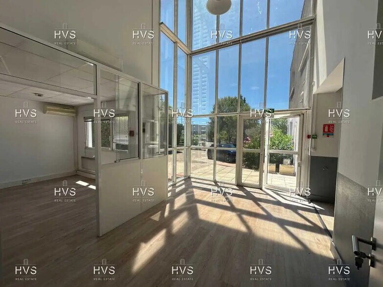 Office in Aix-en-Provence for lease - Building Photo - Image 2 of 11