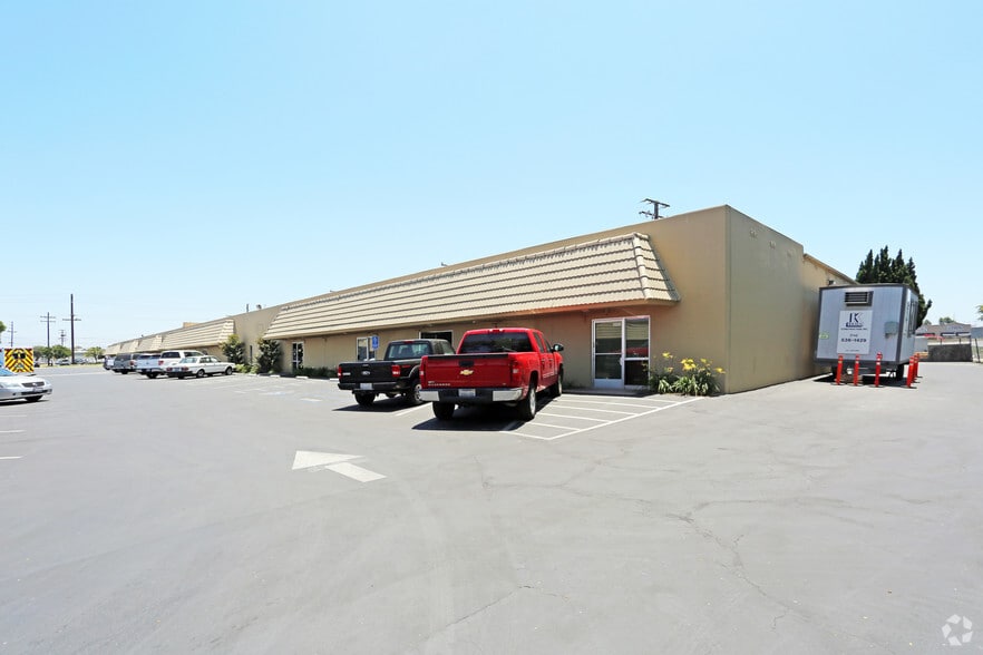 18231-18259 Mount Baldy Cir, Fountain Valley, CA for lease - Building Photo - Image 3 of 3