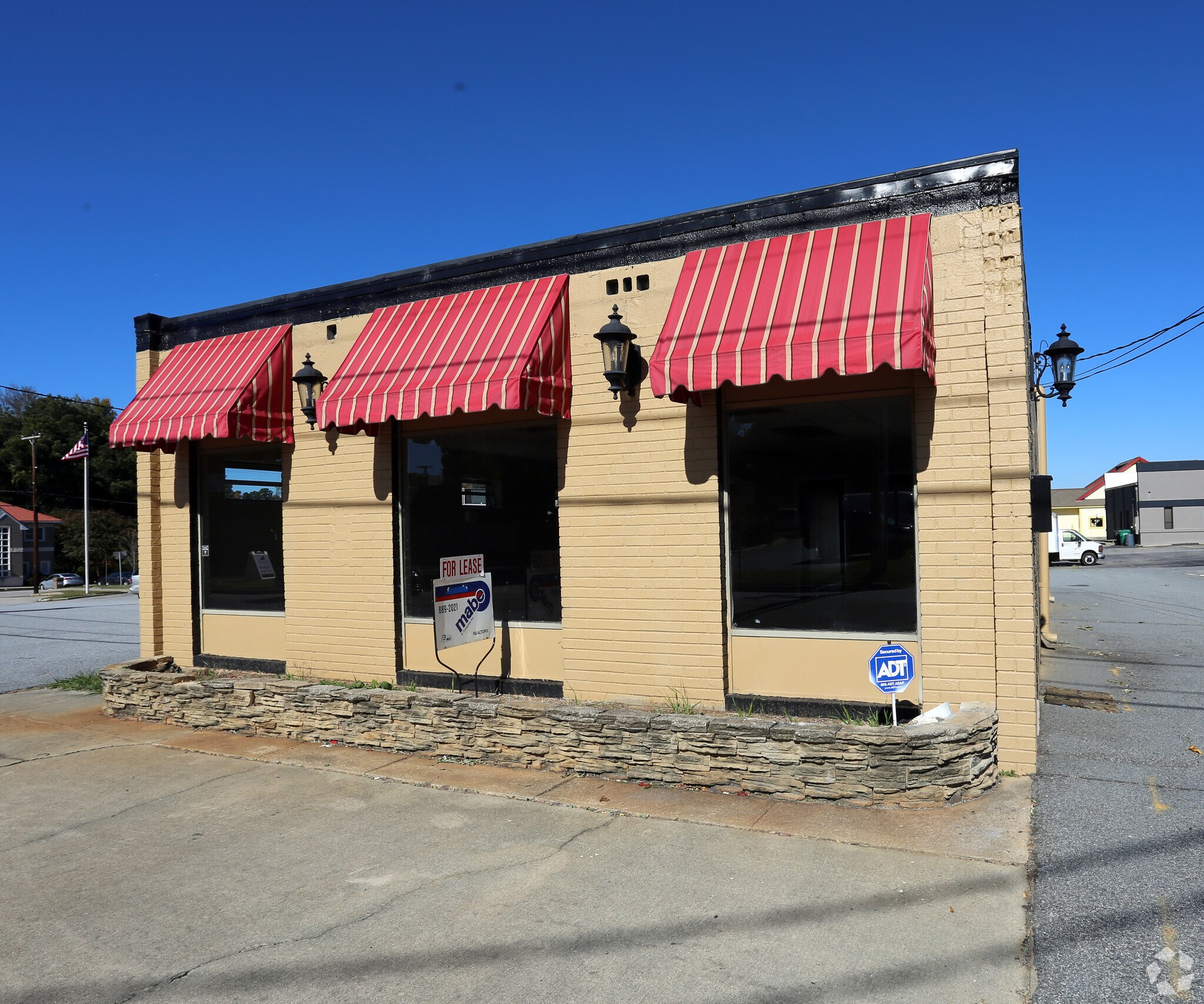 106 Rockspring Rd, High Point, NC for sale Primary Photo- Image 1 of 1