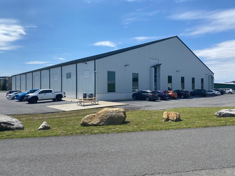 102 Corporate Dr, Morgantown, WV for sale - Primary Photo - Image 1 of 1
