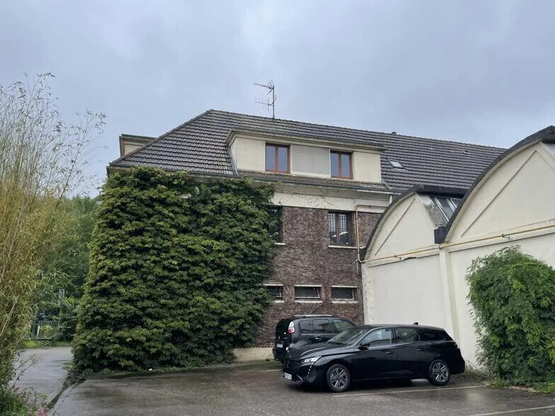 Office in Rouen for lease - Building Photo - Image 2 of 12